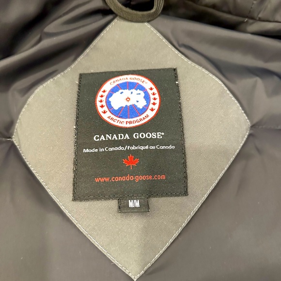 Canada Goose - Men’s Chateau Parka (Medium) - Picture 4 of 6